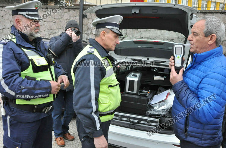 Единадесетокласници от ФСГ Атанас Буров“ проследиха „Пътя на глобата“ 