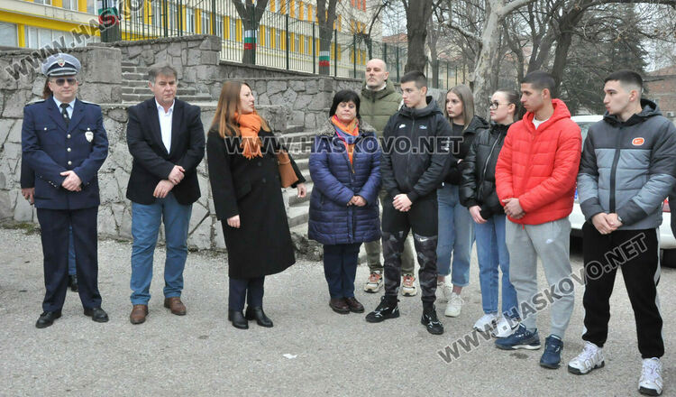 Единадесетокласници от ФСГ Атанас Буров“ проследиха „Пътя на глобата“ 