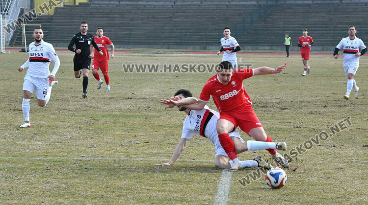 „Саяна“ измъкна трудна победа срещу „Атлетик“