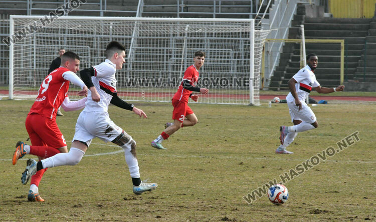 „Саяна“ измъкна трудна победа срещу „Атлетик“