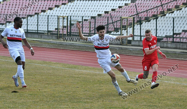 „Саяна“ измъкна трудна победа срещу „Атлетик“