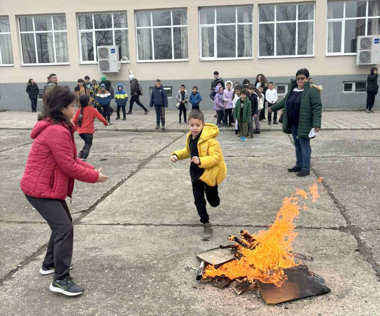 В СУ „Проф. д-р Асен Златаров“ в Минерални бани пристигна Баба Марта
