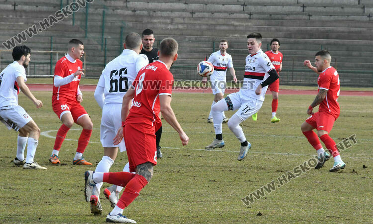 „Саяна“ измъкна трудна победа срещу „Атлетик“