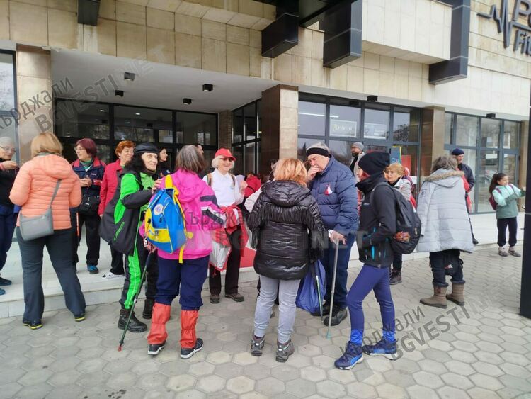 Жени от 26 области тръгнаха от Кърджали в 65-тия национален поход