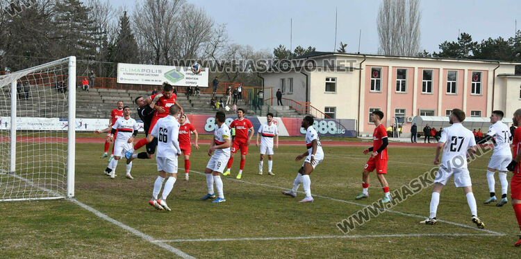 „Саяна“ измъкна трудна победа срещу „Атлетик“