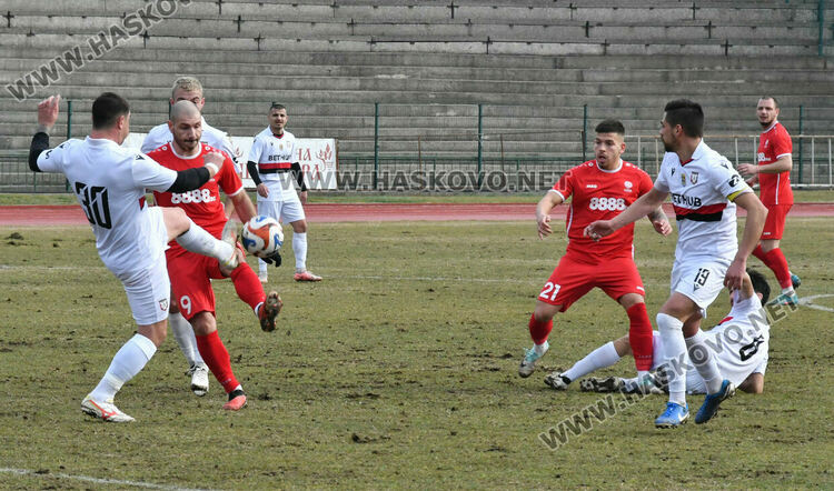 „Саяна“ измъкна трудна победа срещу „Атлетик“