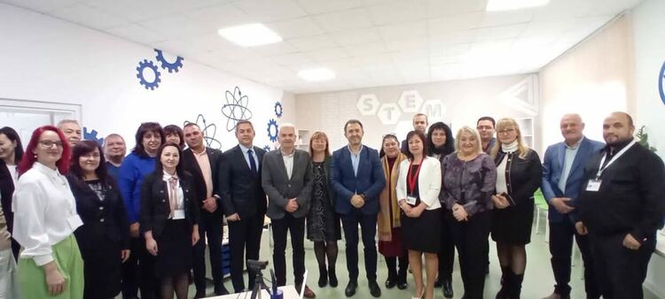 Нов STEM център отвори врати в СУ „Св. Княз Борис I“ в село Старцево
