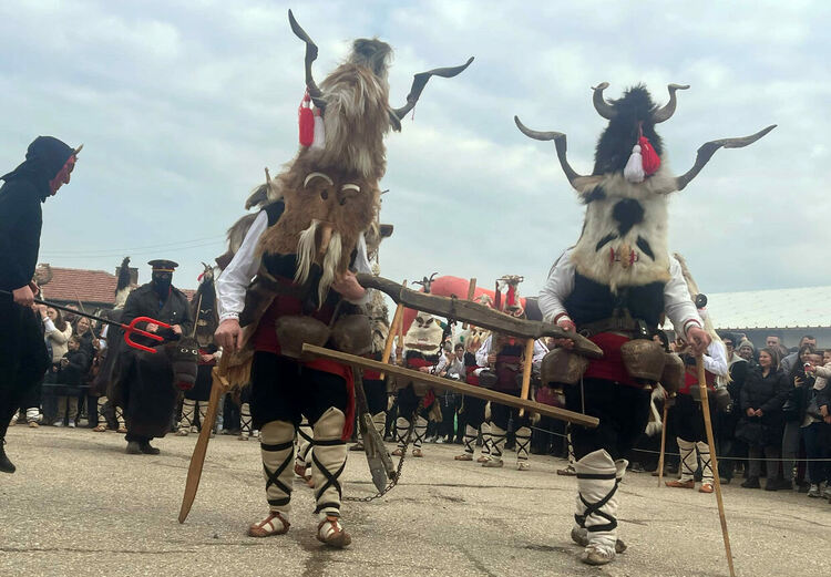 Изиграха уникалното ляво хоро за Кукеровден в Ивайловград