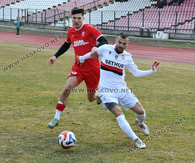 „Саяна“ измъкна трудна победа срещу „Атлетик“