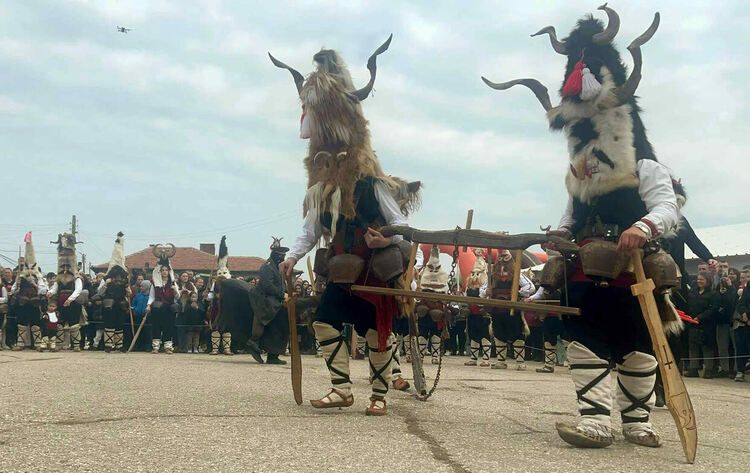 Изиграха уникалното ляво хоро за Кукеровден в Ивайловград