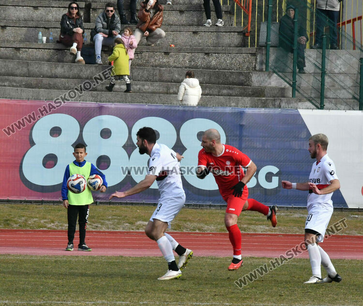 „Саяна“ измъкна трудна победа срещу „Атлетик“