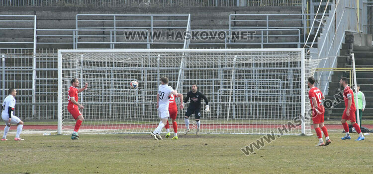 „Саяна“ измъкна трудна победа срещу „Атлетик“