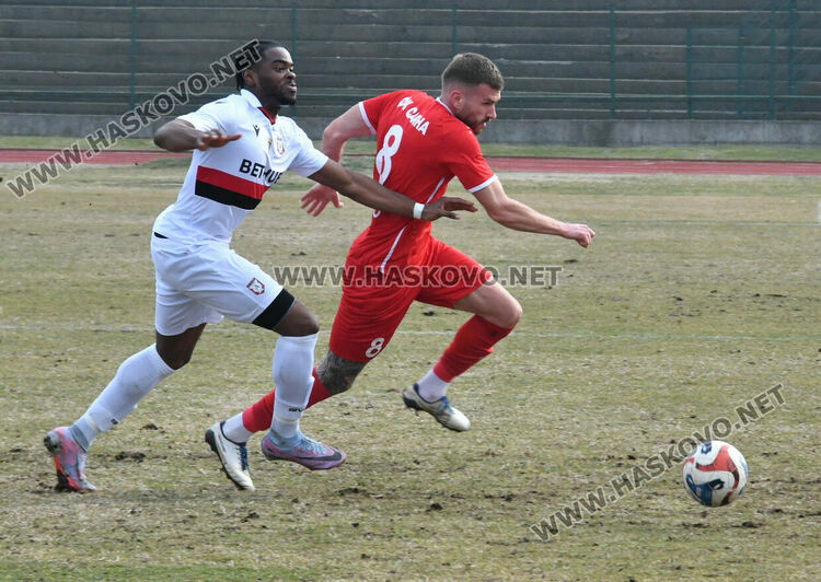 „Саяна“ измъкна трудна победа срещу „Атлетик“