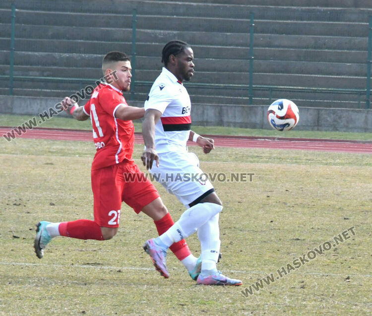 „Саяна“ измъкна трудна победа срещу „Атлетик“