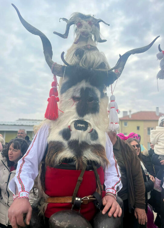 Изиграха уникалното ляво хоро за Кукеровден в Ивайловград