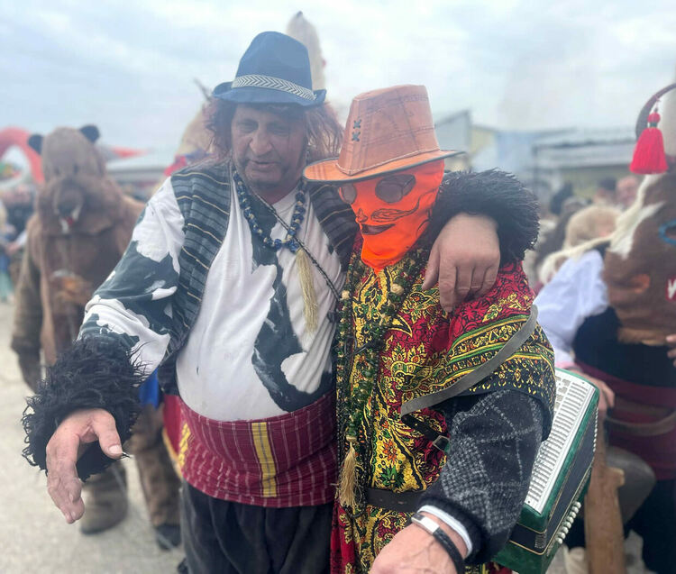 Изиграха уникалното ляво хоро за Кукеровден в Ивайловград