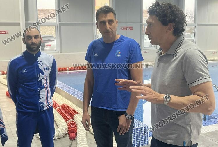Световен шампион води занятие по водна топка в Хасково