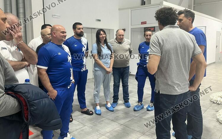 Световен шампион води занятие по водна топка в Хасково