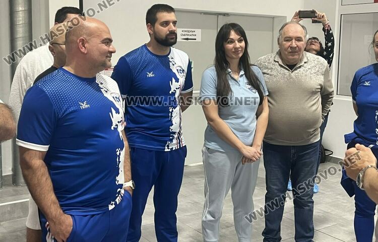 Световен шампион води занятие по водна топка в Хасково