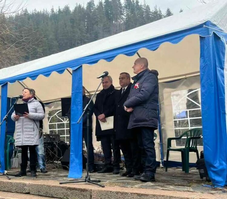 Кукери прогониха злото в Широка лъка по време на "Песпонеделник" 