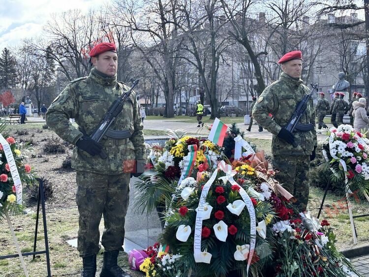 Стотици граждани почетоха 3-ти март в Димитровград