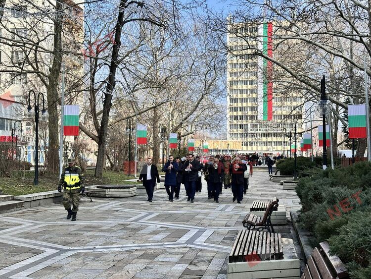 Стотици граждани почетоха 3-ти март в Димитровград