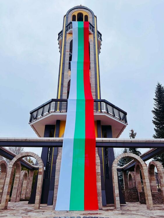 Военни почести и празнично общоградско хоро за З март в Хасково