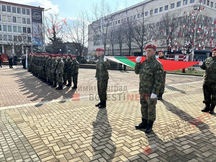 Стотици граждани почетоха 3-ти март в Димитровград