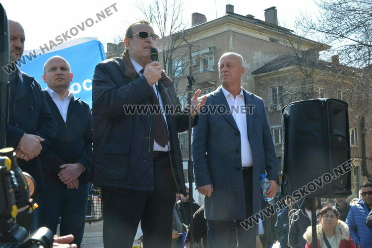 Протестиращите приветстваха Мюмюн Искендер, той си пожела справедлив процес