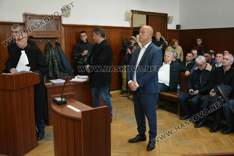 Протестиращите приветстваха Мюмюн Искендер, той си пожела справедлив процес