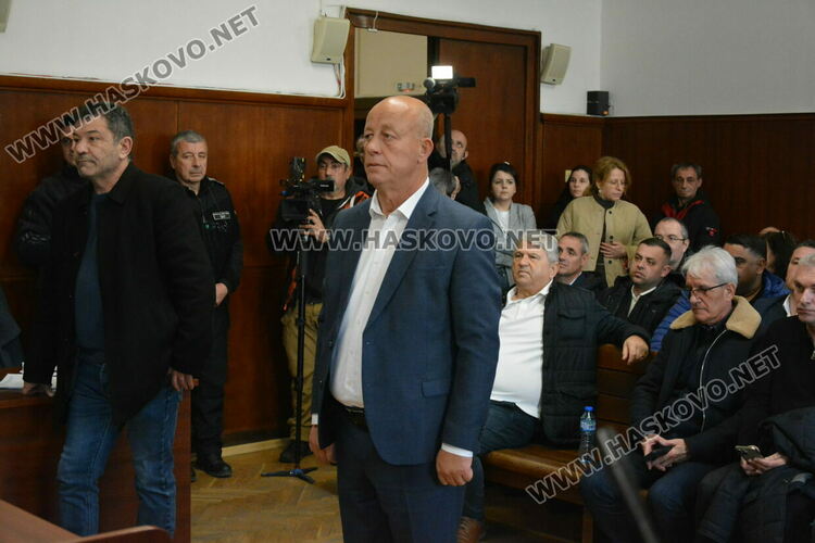 Протестиращите приветстваха Мюмюн Искендер, той си пожела справедлив процес