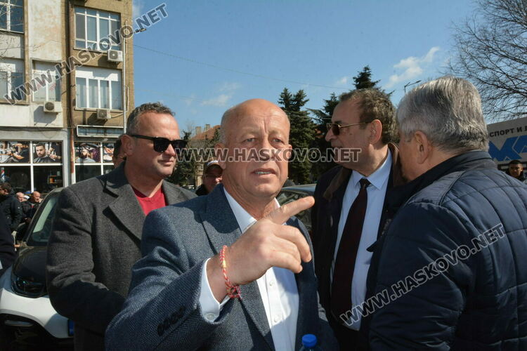 Протестиращите приветстваха Мюмюн Искендер, той си пожела справедлив процес