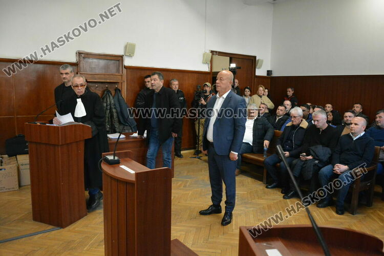 Протестиращите приветстваха Мюмюн Искендер, той си пожела справедлив процес