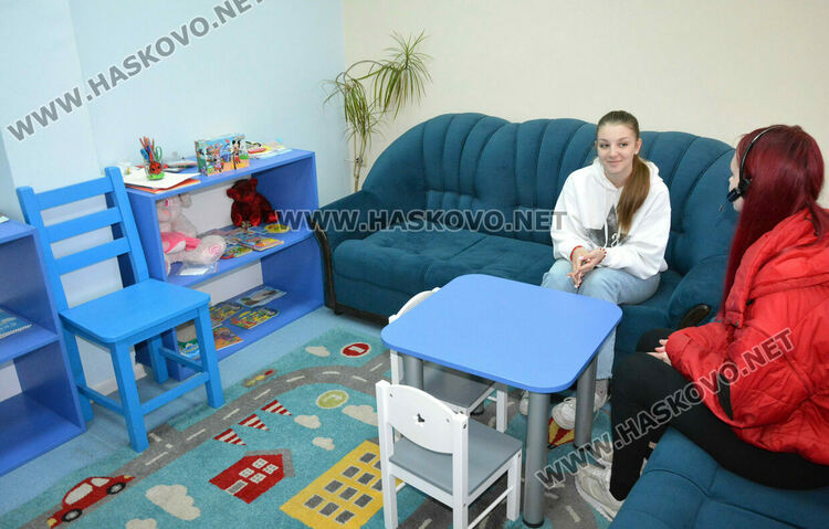 Ученици от ФСГ със симулативен разпит на дете, пострадало от трафик на хора