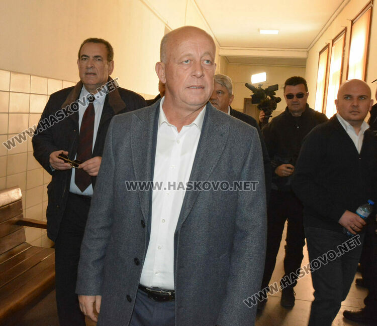 Протестиращите приветстваха Мюмюн Искендер, той си пожела справедлив процес