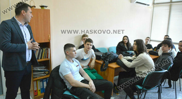 Ученици от ФСГ със симулативен разпит на дете, пострадало от трафик на хора