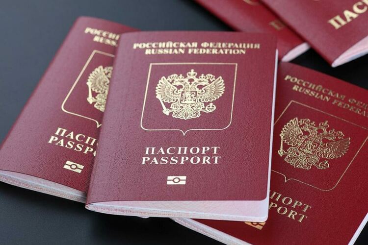 Русия издаде паспорти на украинците, живеещи в окупираните територии