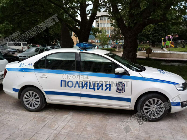 Непълнолетни противозаконно отнемат автомобил и катастрофират в Чепеларе