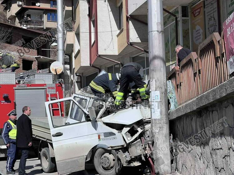 Идва медицински хеликоптер за един от пострадалите в катастрофата в Смолян