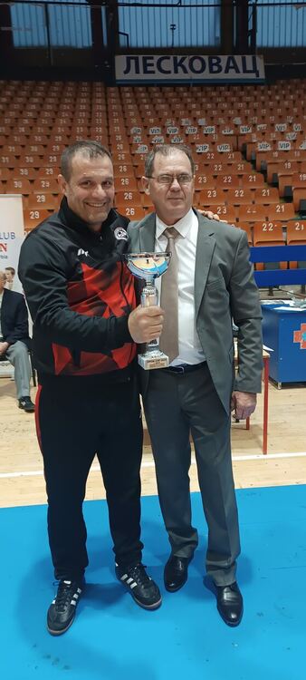 Каратеките на „Арес“ грабнаха купата на победителите в Лесковац 