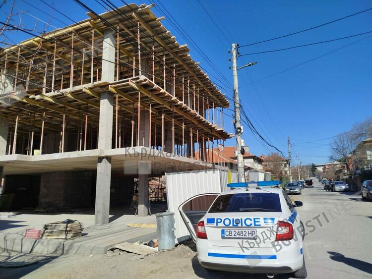 Работник падна от строителен обект в кв.“Студен кладенец“