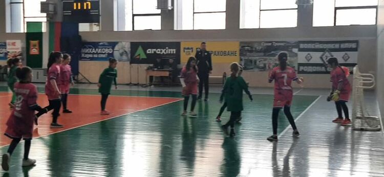 Осмомартенски футболен турнир в Смолян: „С обич за мама“