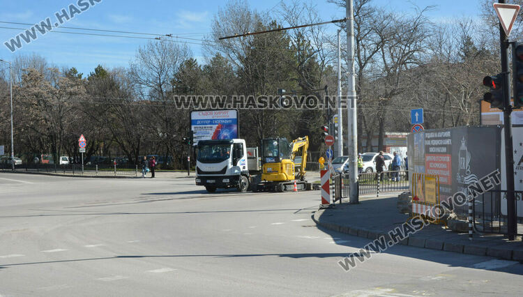 Спряха водата край автогарата в Хасково заради авария на бул. „Съединение“ 