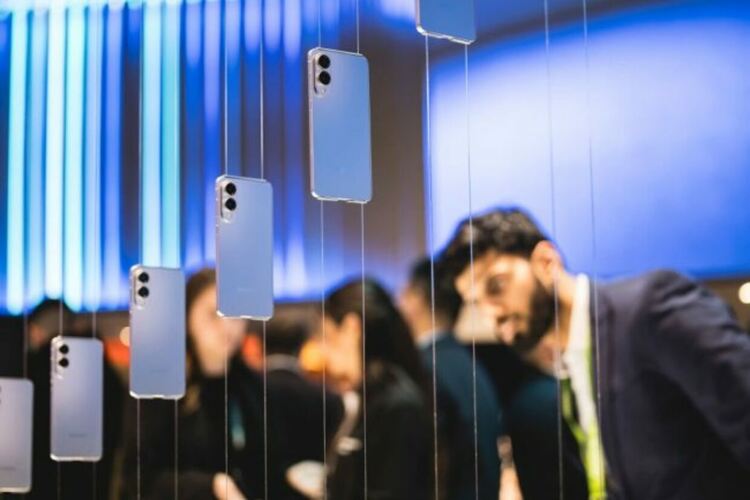 Новото поколение смартфони се развихря. Какво предложи световният мобилен конгрес в Барселона