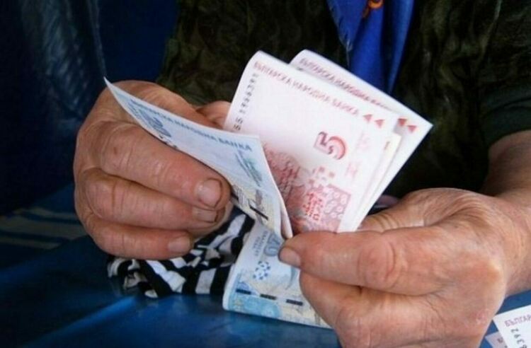 Възрастен асеновградчанин даде близо 64 000 лева на ало измамници