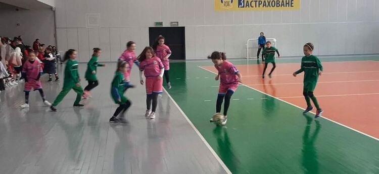 Осмомартенски футболен турнир в Смолян: „С обич за мама“