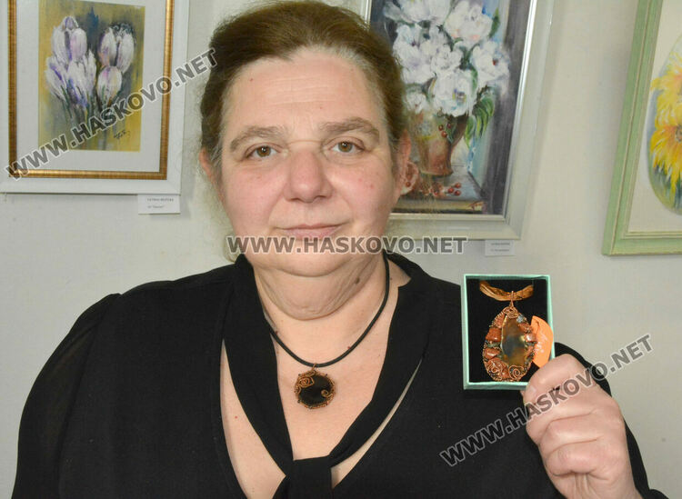 „Цветно настроение“ от живопис и бижута в галерия „Форум“ Хасково 