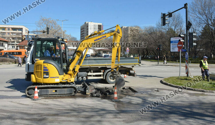 Спряха водата край автогарата в Хасково заради авария на бул. „Съединение“ 
