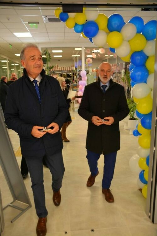 Новият Търговски център в Асеновград отвори врати 