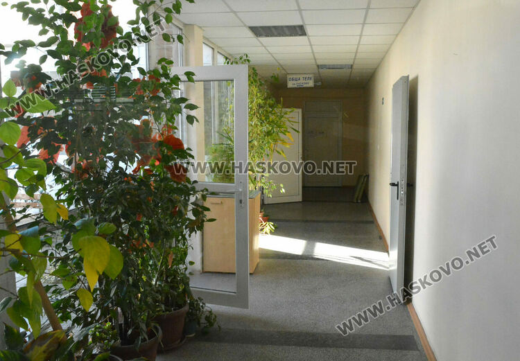 Намаляха опашките от чакащи болни пред ТЕЛК-Хасково след промените